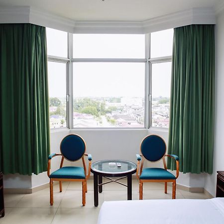 Hotel Green Park Temerloh Esterno foto