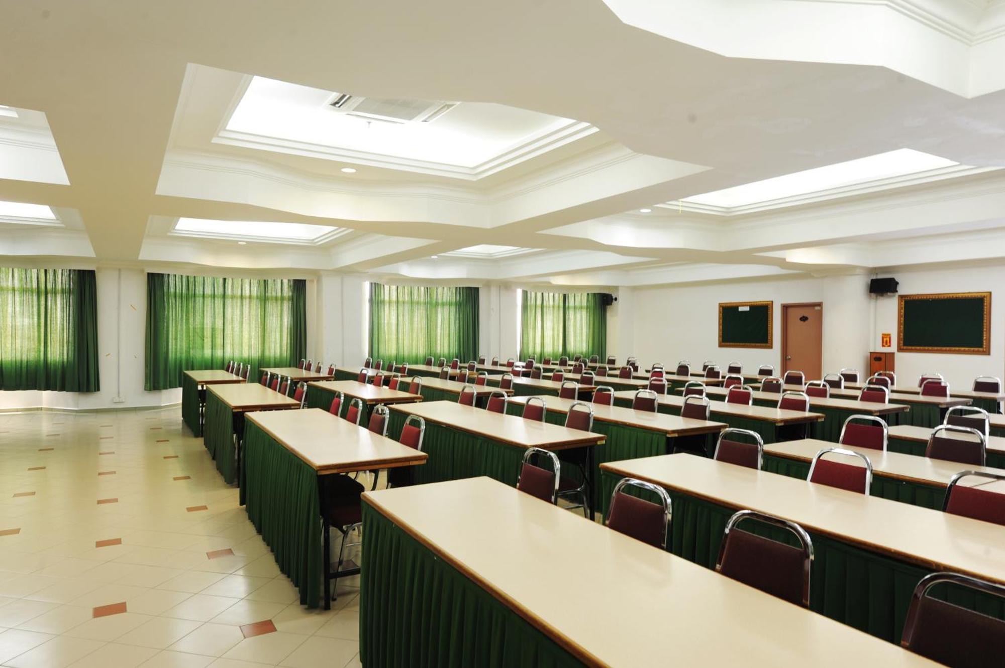 Hotel Green Park Temerloh Esterno foto