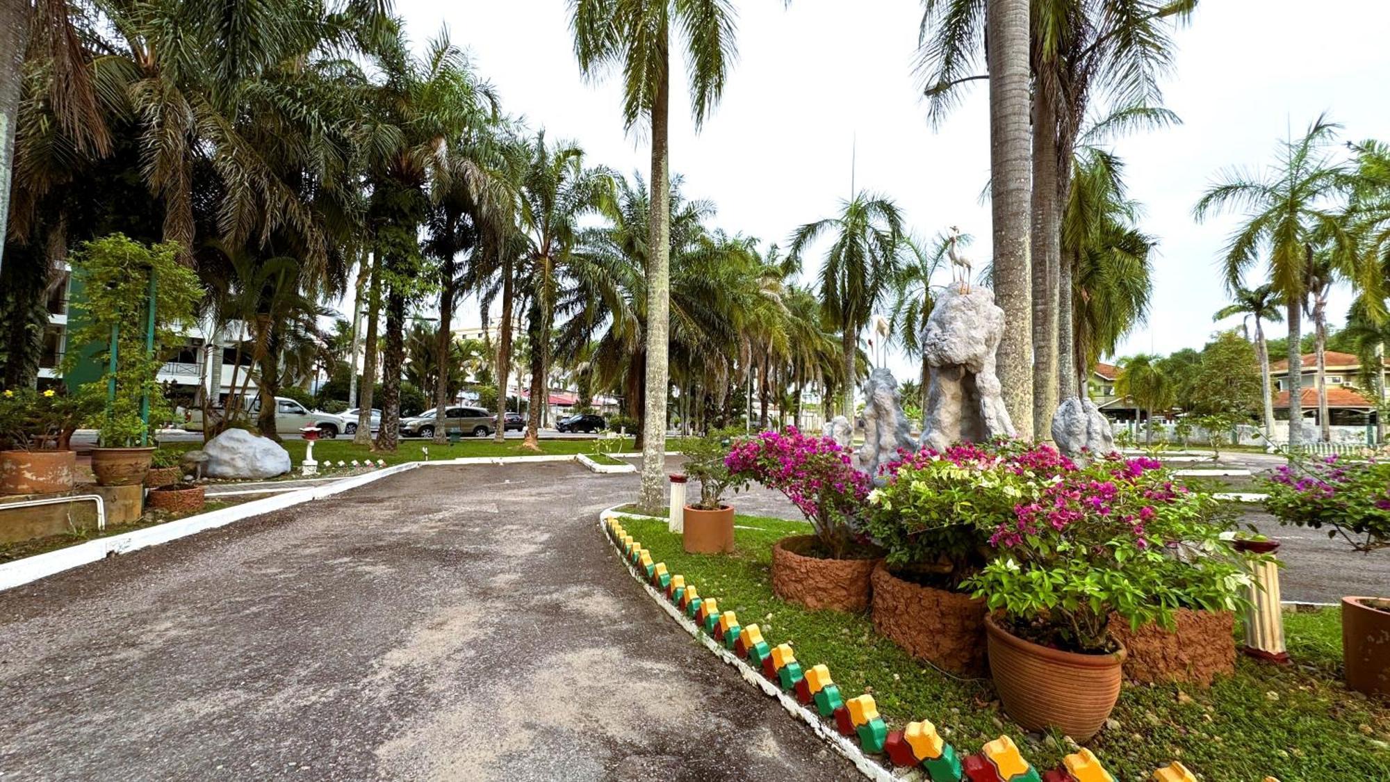 Hotel Green Park Temerloh Esterno foto