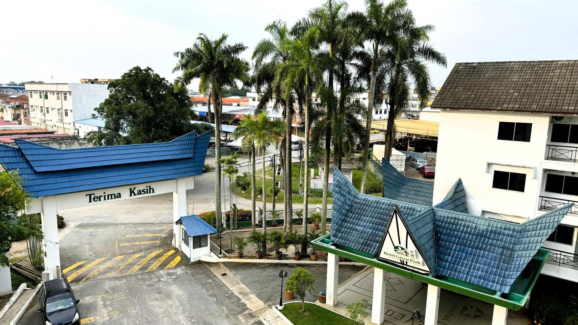 Hotel Green Park Temerloh Esterno foto