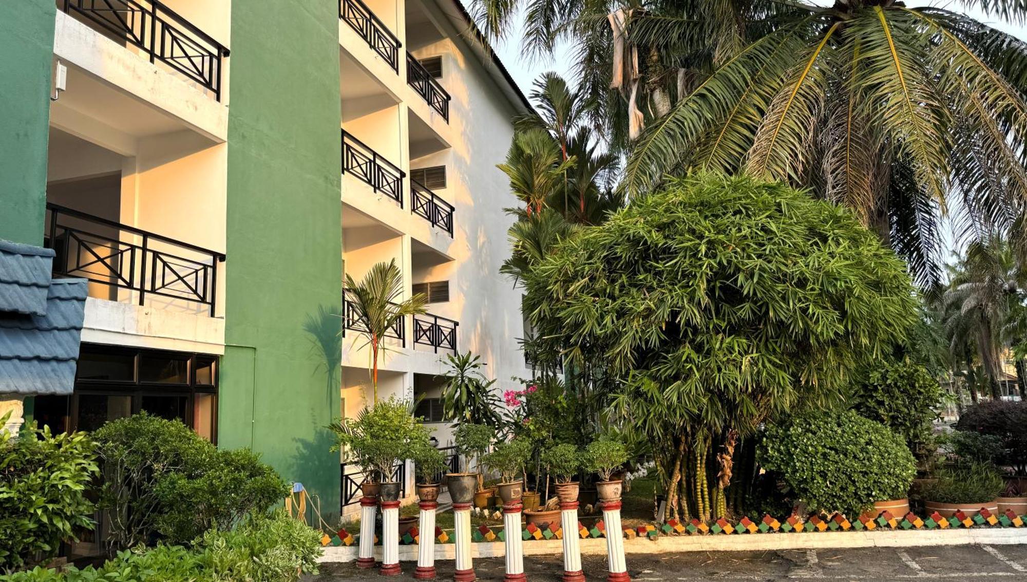 Hotel Green Park Temerloh Esterno foto